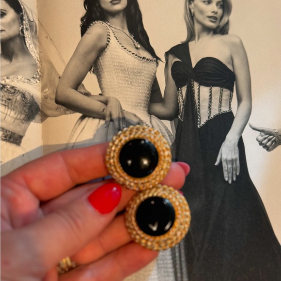 St. John large black enamel and gold tone vintage clip on earrings - Picture 1 of 12